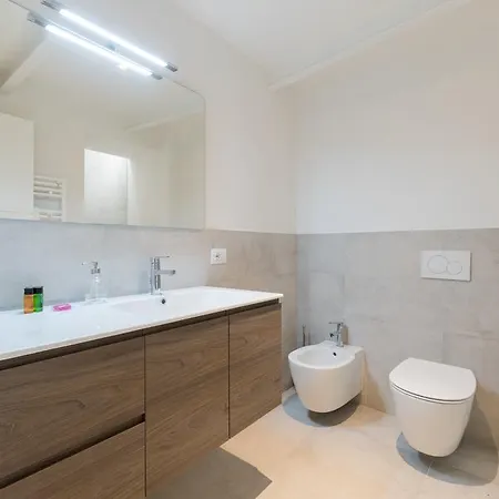 Masai - One Bedroom Flat 1St Floor By Train Station Florença Exterior foto
